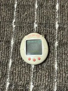 BANDAI　かえってきた！たまごっちプラス　ホワイト　平成レトロ　2004年