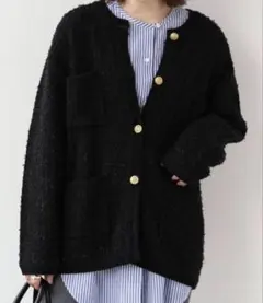 relume ブラック ボタン付きカーディガン