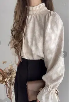 FILLOU フリルカラーフラワージャガードブラウス　クリーム　M