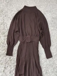used ブラウンウエストマークニットプリーツワンピース