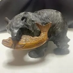 クマ 魚 木製彫刻　熊　大きめ　約30cm