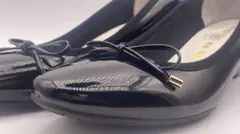 CavaCavaサブァサブァ24cm黒のリボン付きフラットヒールパンプス