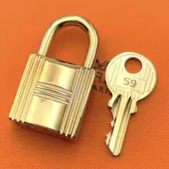 ▽ HERMES エルメス カデナ 24K No.121 121番 鍵付き 金 ▽ HERMES エルメス カデナ 24K No.121 121番 鍵付き 金