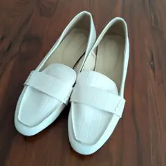 COMME CA ISM ローファー ホワイト 23.5cmのサムネイル