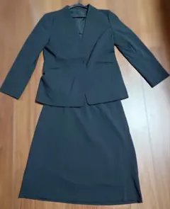 黒いスーツセット（ジャケット・スカート）