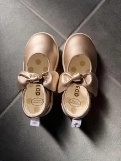 ゴールドリボン付きフォーマルシューズ