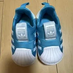 adidas スニーカー
