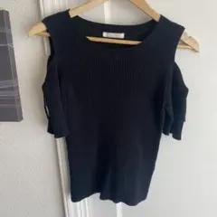 ビーラディエンス、肩出し、オフショルダー ブラック ニット