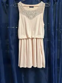 EGOIST（エゴイスト）淡いピンク刺繍入りノースリーブミニワンピース