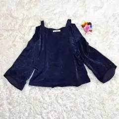 VICKY オフショルダーシャツ　ベルベット風素材　ワイドスリーブ　ネイビー