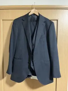 【HILTON】　チャコールグレー3ピーススーツ