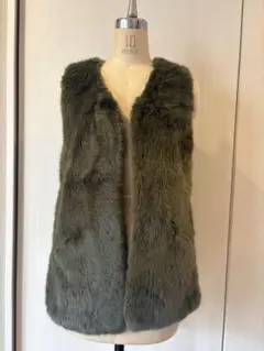 ZARA ザラ　オリーブグリーン ファーノースリーブベスト164