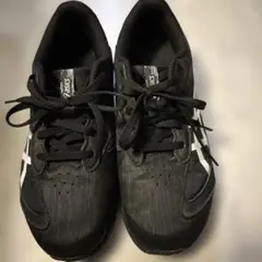 ASICS ブラック スニーカー　23センチ