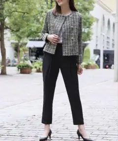 ツイードノーカラーダブルジャケット・テーパードパンツの2点セットアップ