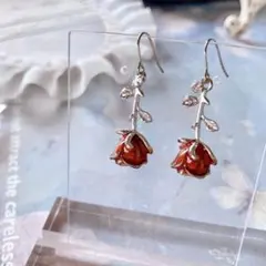 赤い薔薇バラのピアス・イヤリング～レッド ローズ 小ぶり 小さめ シルバーカラー