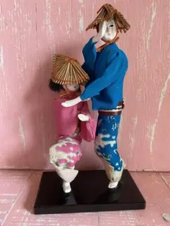 伝統的な男女の人形 藁の帽子付き　踊り　和人形置物