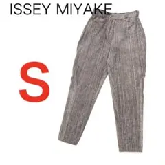 H1608◾️イッセイミヤケ　テーパードパンツ