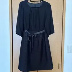 黒の長袖ウエストリボン付きワンピース15AR