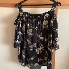 ☆INGNI 新品未使用 花柄オフショルトップス☆