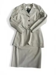 【新品タグ付き】DELBA ミラノ ベージュ スーツ上品 エレガント✨️