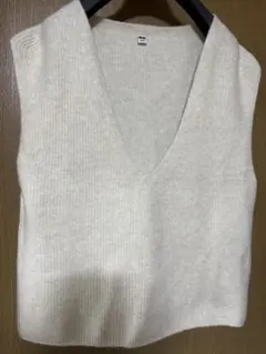 UNIQLO アイボリー Vネックニットベスト S