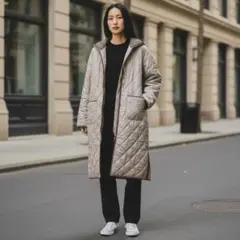 フード付きベージュキルティングコート