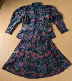 バラ色の暮らし　昭和レトロ　ツーピースのサムネイル