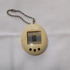 【中古品】たまごっち　初代　白　動作確認済み　バンダイのサムネイル