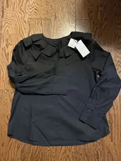 オペークドットクリップのフリル襟の黒長袖シャツ サイズ40