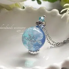 綺麗な青　雪の結晶レジンネックレス