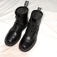 （美品）ドクターマーチンホールブーツ24758ブラック26cm