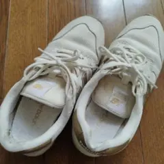 New Balance ホワイト/ゴールド スニーカー