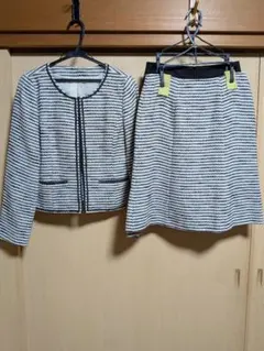 セレモニースーツ、白黒ストライプ スーツ1点、スカート2点