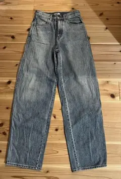 UNIQLO ワイドフィットカーブジーンズ　24