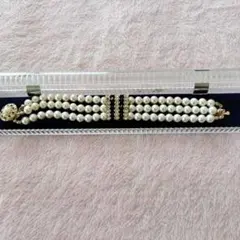 エレガントな3連パールブレスレット