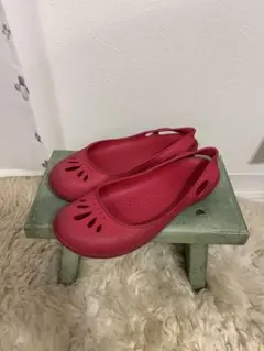 crocs ピンク　サンダルのサムネイル