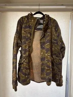 Item thumbnail for item a9b1ee07-38fc-4fda-8271-e7c0d30dc3c9