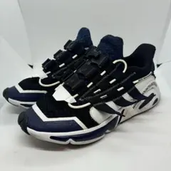 アディダス ホワイトマウンテニアリング コラボレーション スニーカー