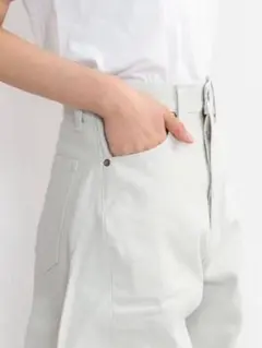 新品タグ付　HYKE ハイク　DENIM BARREL LEG JEANSのサムネイル