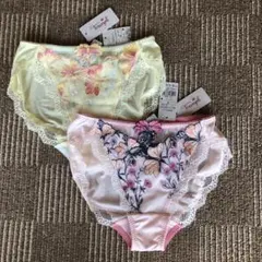 Triumph 花柄刺繍ショーツ Mサイズ 2点セット