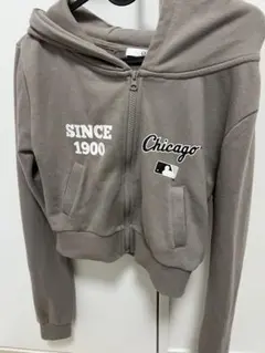 GYDA フード付きクロップドパーカー グレー