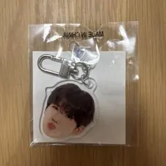 treasure ジュンギュ　喜怒哀楽　哀　顔アクキー