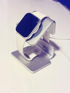 Apple Watch se2 40mm 本体 ホワイトバンド スタンド付 - メルカリ
