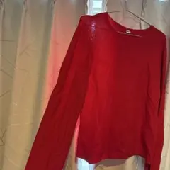 UNIQLO 赤い長袖トップス