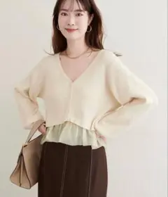ナチュラルクチュール　裾フリル取り外しカーデ　ペプラム　ニット　vネック