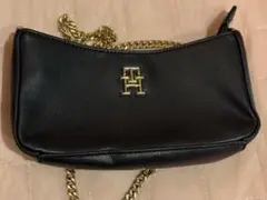 ブラックショルダーバッグ ゴールドチェーン付き