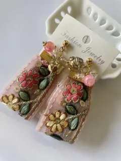 セール品　インド刺繍リボンピアス　イヤリング