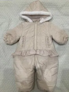 mamaraku ベージュ フリル付きアウター 80 スキーウェア