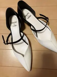 Odette e Odile チューリップカットベルトパンプス (23cm)のサムネイル