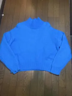 アングリット　ハイネックカラーニット、レアブルー